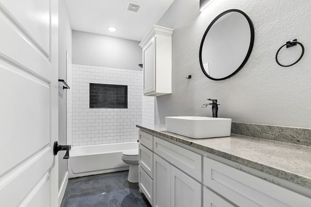 1029 W Hull Street, Denison, TX 75020