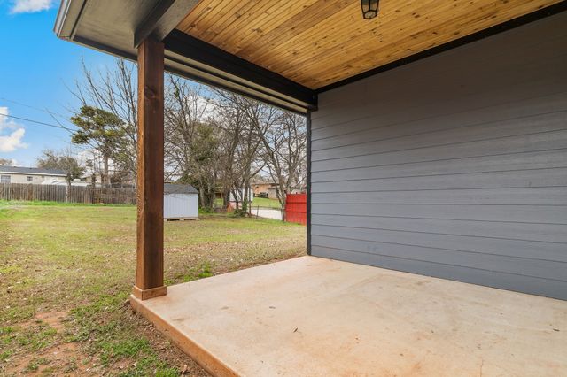 1029 W Hull Street, Denison, TX 75020
