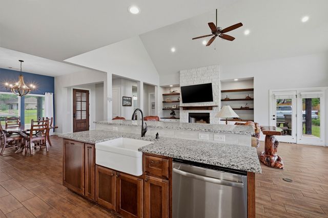 206 Modoc Trail, Lake Kiowa, TX 76240