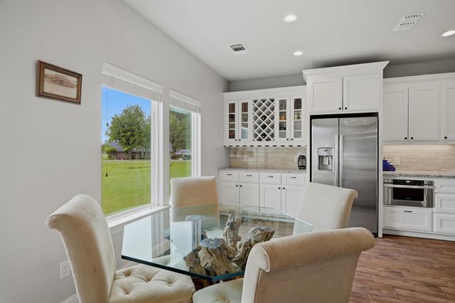 206 Modoc Trail, Lake Kiowa, TX 76240
