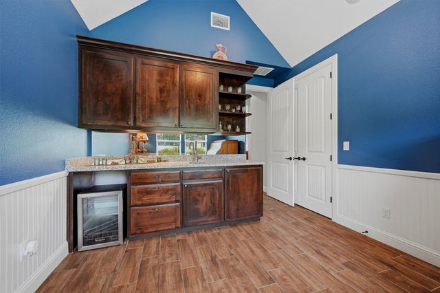 206 Modoc Trail, Lake Kiowa, TX 76240