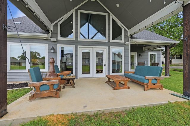 206 Modoc Trail, Lake Kiowa, TX 76240