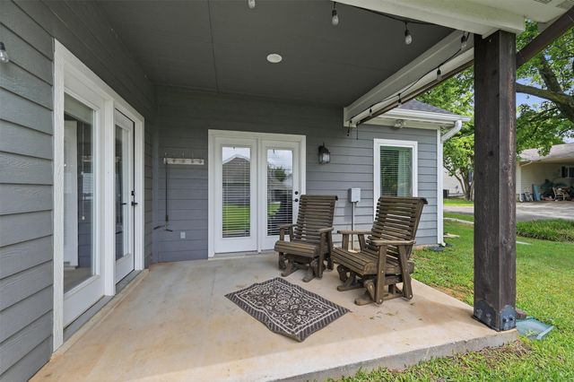 206 Modoc Trail, Lake Kiowa, TX 76240
