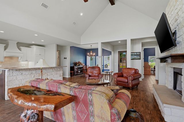 206 Modoc Trail, Lake Kiowa, TX 76240