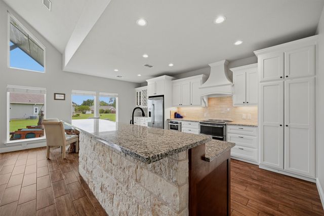 206 Modoc Trail, Lake Kiowa, TX 76240