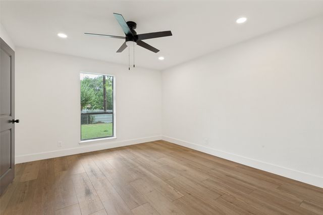 221 N 1st Street, Mabank, TX 75147