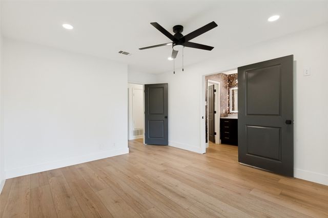 221 N 1st Street, Mabank, TX 75147