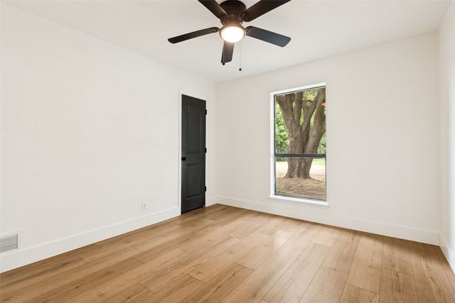 221 N 1st Street, Mabank, TX 75147