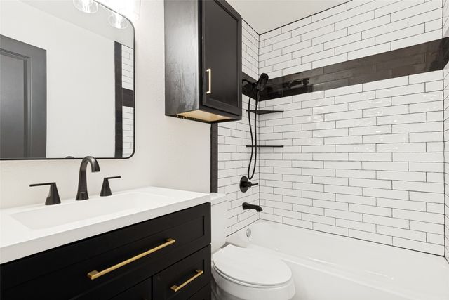 221 N 1st Street, Mabank, TX 75147