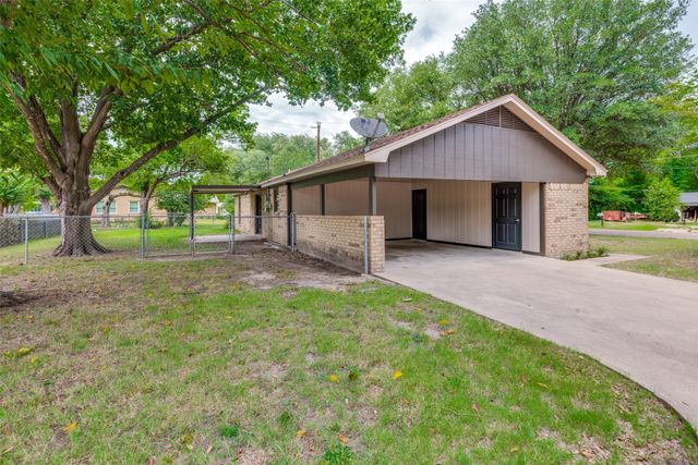 221 N 1st Street, Mabank, TX 75147
