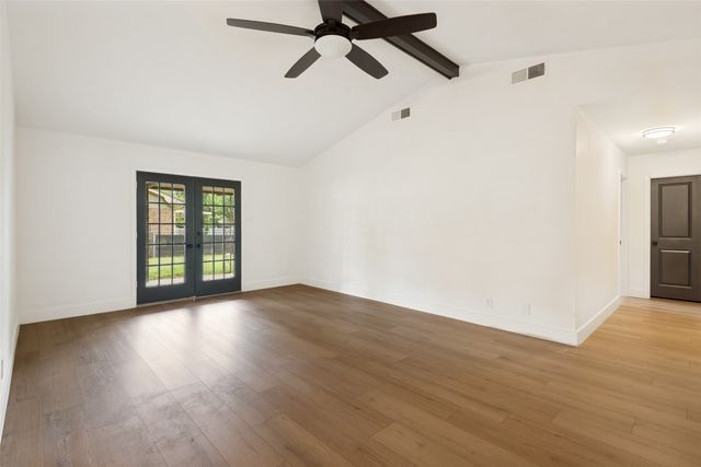 221 N 1st Street, Mabank, TX 75147