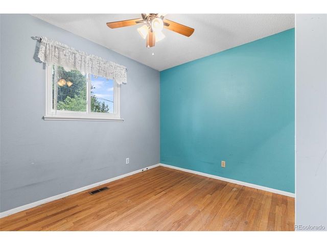44 Glenmore Rd, Pueblo, CO 81001