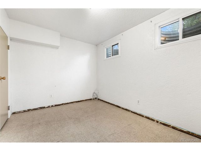 44 Glenmore Rd, Pueblo, CO 81001