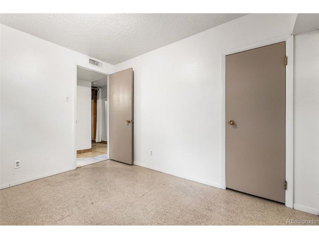 44 Glenmore Rd, Pueblo, CO 81001