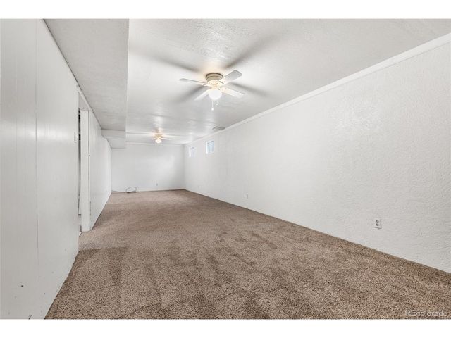 44 Glenmore Rd, Pueblo, CO 81001