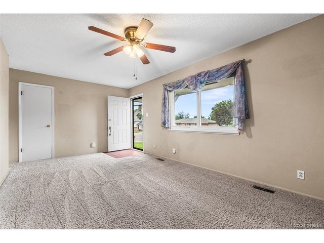 44 Glenmore Rd, Pueblo, CO 81001