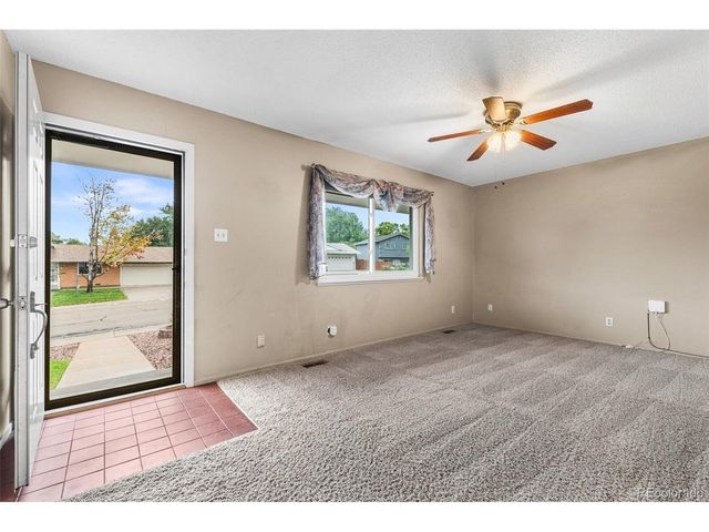 44 Glenmore Rd, Pueblo, CO 81001