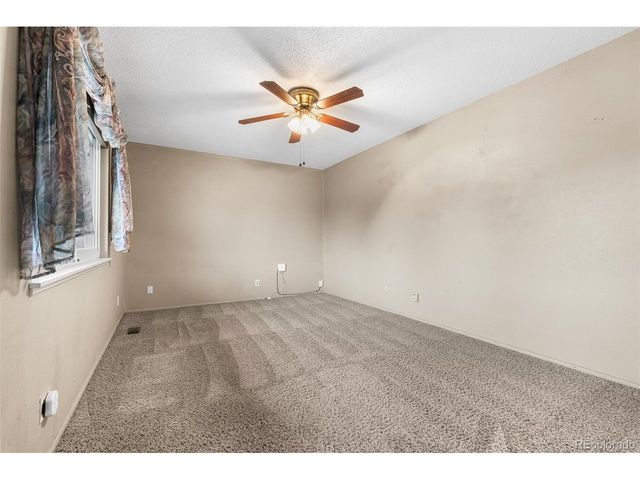 44 Glenmore Rd, Pueblo, CO 81001