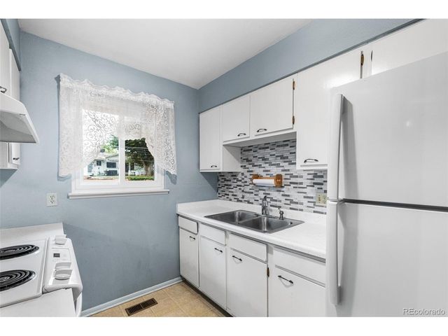 44 Glenmore Rd, Pueblo, CO 81001
