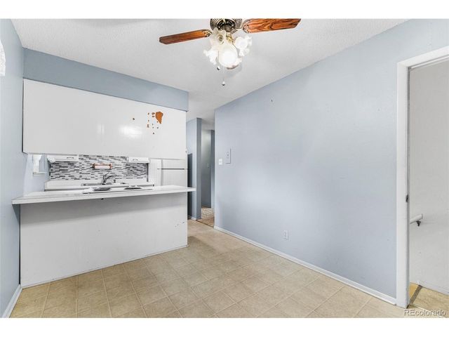 44 Glenmore Rd, Pueblo, CO 81001