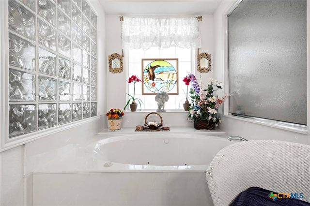 628 Mission View Court, New Braunfels, TX 78130