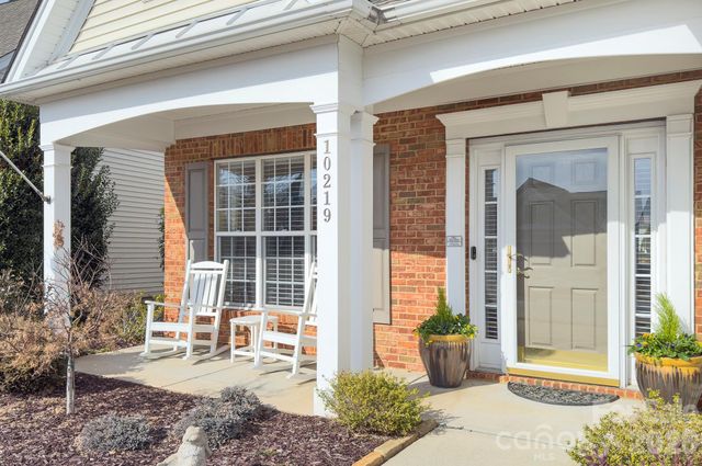 10219 Threatt Woods Drive, Charlotte, NC 28277