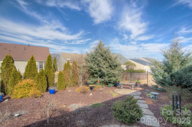 10219 Threatt Woods Drive, Charlotte, NC 28277