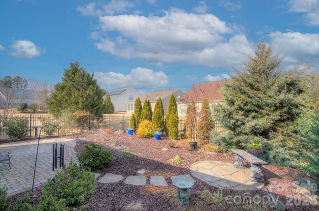 10219 Threatt Woods Drive, Charlotte, NC 28277