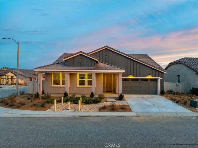 8812 W Dale Drive, Lancaster, CA 93536