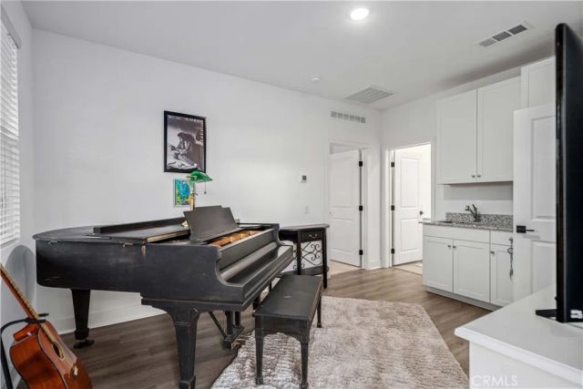 8812 W Dale Drive, Lancaster, CA 93536