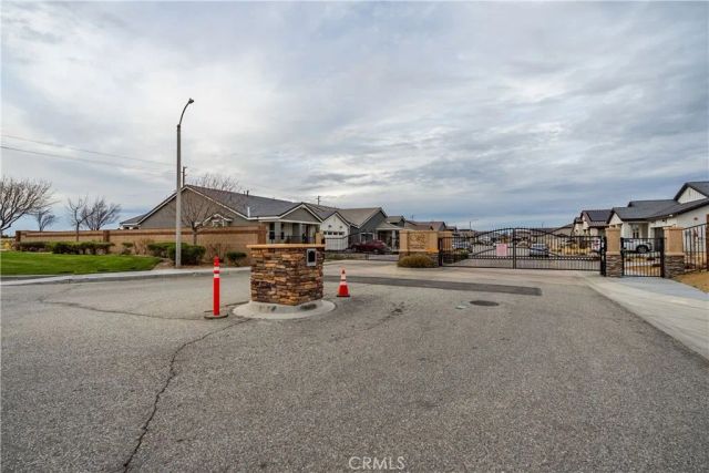 8812 W Dale Drive, Lancaster, CA 93536