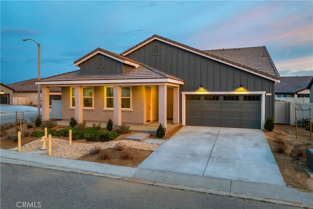 8812 W Dale Drive, Lancaster, CA 93536