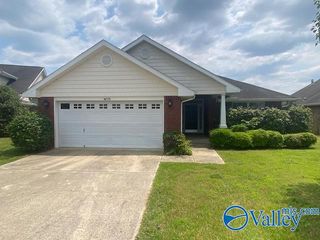 4828 Canterwood Drive SE, Owens Cross Roads, AL 35763