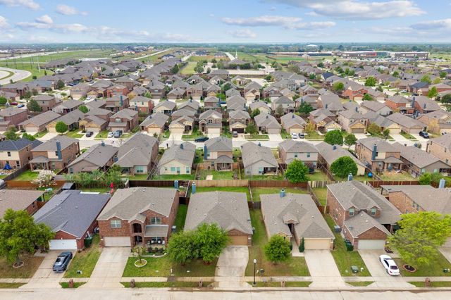 8904 Whirlwind Trail, Aubrey, TX 76227