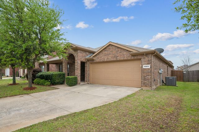 8904 Whirlwind Trail, Aubrey, TX 76227