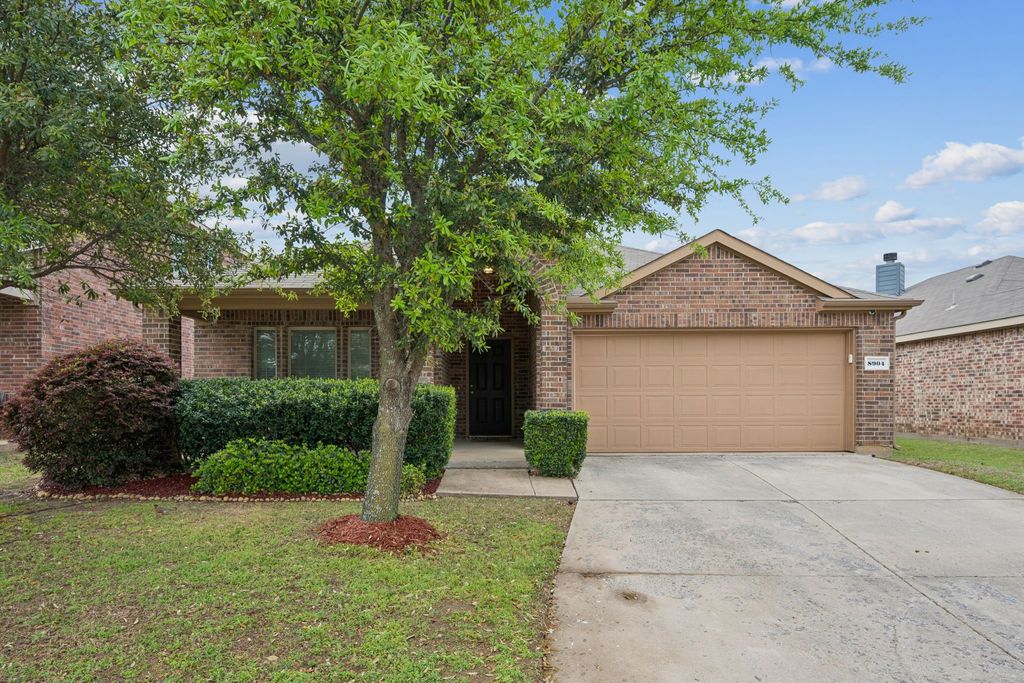 8904 Whirlwind Trail, Aubrey, TX 76227