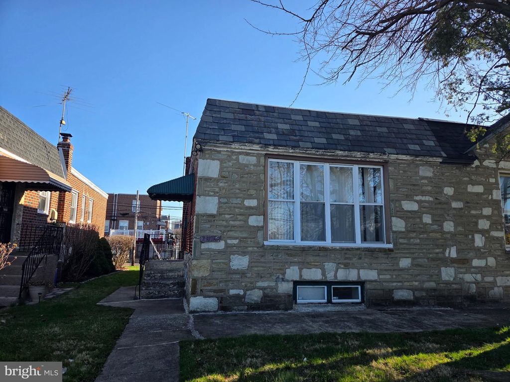 2037 NAPFLE ST, Philadelphia, PA 19152