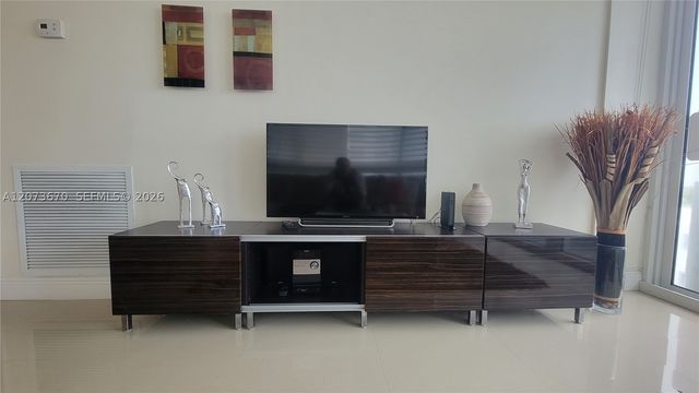3200 Collins Ave 9-1, Miami Beach, FL 33140