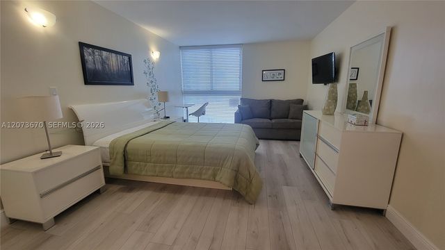3200 Collins Ave 9-1, Miami Beach, FL 33140