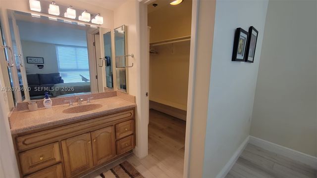 3200 Collins Ave 9-1, Miami Beach, FL 33140