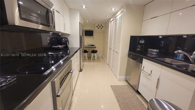 3200 Collins Ave 9-1, Miami Beach, FL 33140