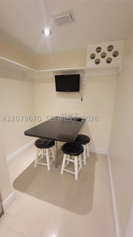 3200 Collins Ave 9-1, Miami Beach, FL 33140