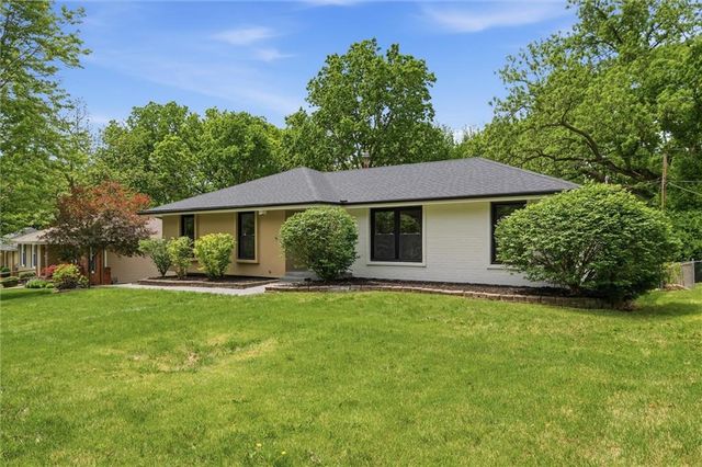 6832 NW Pleasant View Drive, Parkville, MO 64152
