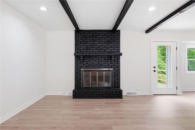 6832 NW Pleasant View Drive, Parkville, MO 64152