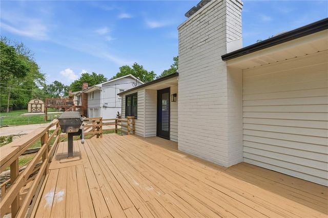 6832 NW Pleasant View Drive, Parkville, MO 64152