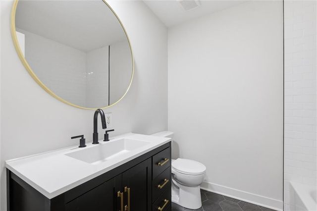 6832 NW Pleasant View Drive, Parkville, MO 64152