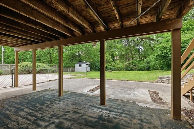 6832 NW Pleasant View Drive, Parkville, MO 64152