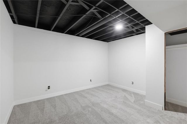 6832 NW Pleasant View Drive, Parkville, MO 64152