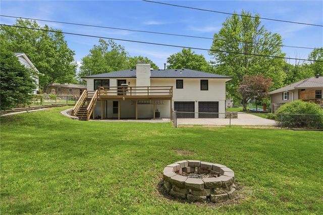 6832 NW Pleasant View Drive, Parkville, MO 64152