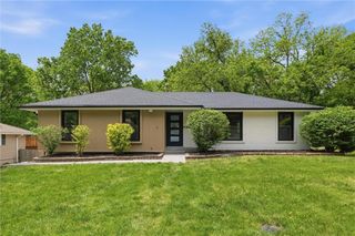 6832 NW Pleasant View Drive, Parkville, MO 64152